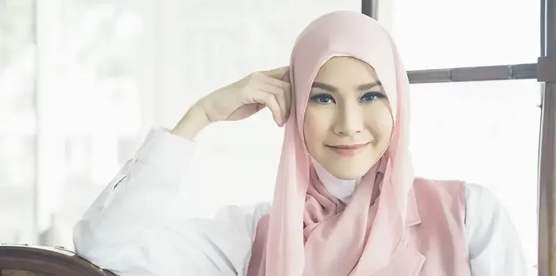 7 Selebriti Hijabers yang Jadi Desainer Fashion Hijab
