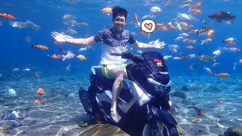 Intip Keseruan di Umbul Ponggok Klaten, Tempat Foto Underwater yang Kece Abis!