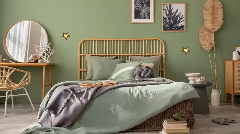 10 Warna Cat Kamar Tidur yang Menenangkan, Coba Warna Lilac atau Sage Green, Moms!